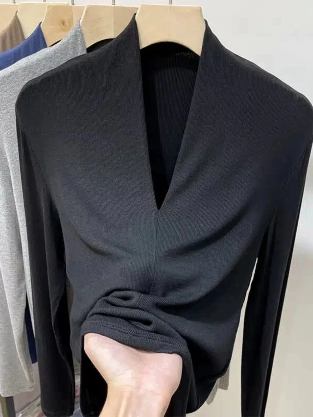 

plus Size Women's Long Sleeve Base Shirt Slimming Design Comfortable Inner Wear T-Shirt for Autumn Winter Loose Fit V-Neck Top
