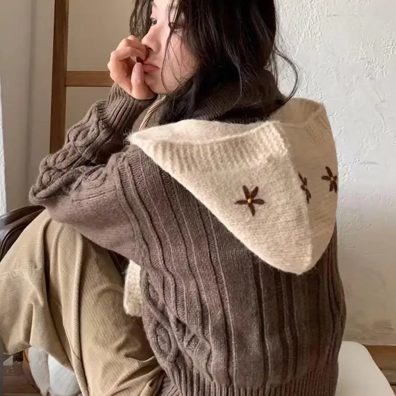 النساء القبعات لرأس كبير لطيف الدانتيل متابعة مقنعين قبعات زهرة سدادات حماية الأذن بيني قبعة الشتاء زهرة بالاكلافا وشاح محبوك قبعة #1