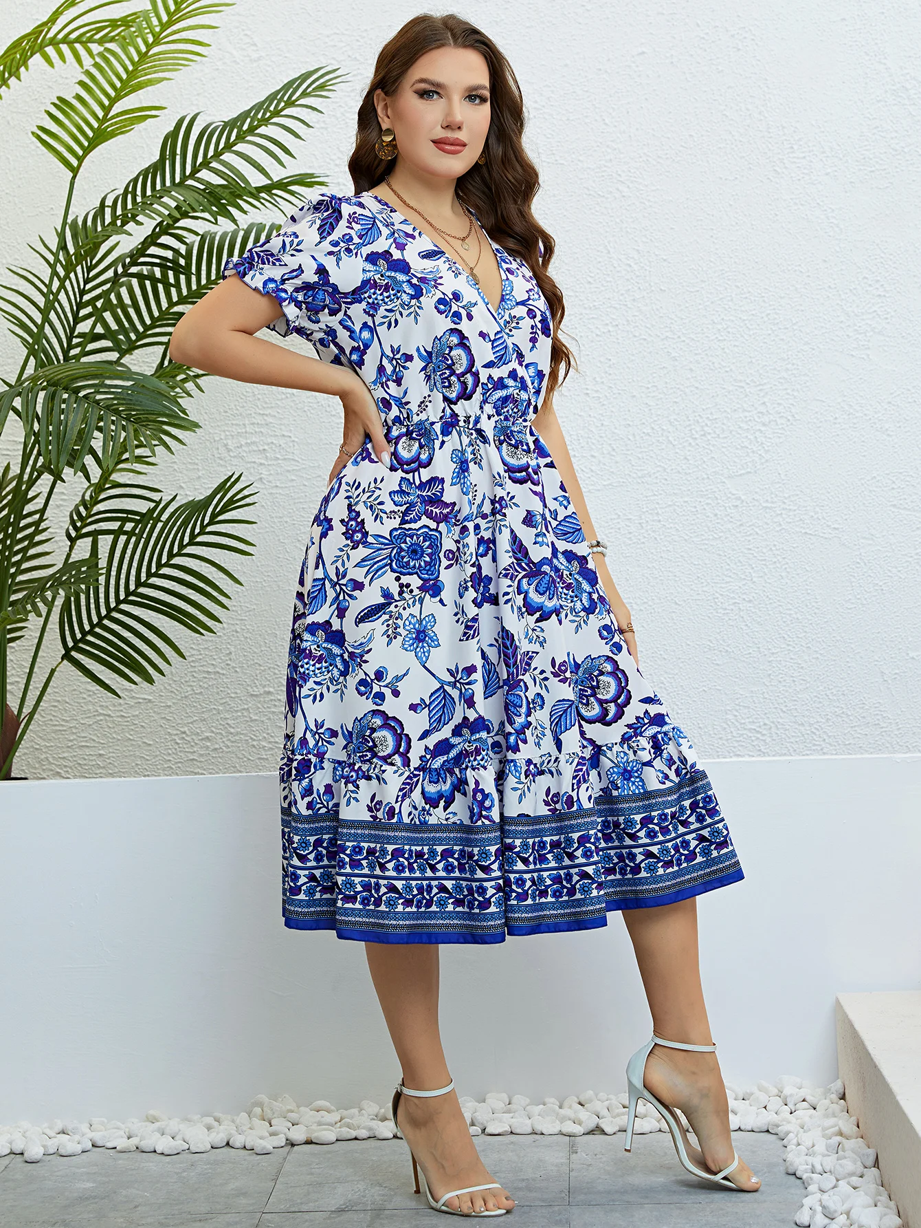 Della Mel Women Plus Size Summer Short Sleeve Floral Dresses Female Elegant Party Long Dress Holiday Casual V-Neck A-Line Dress