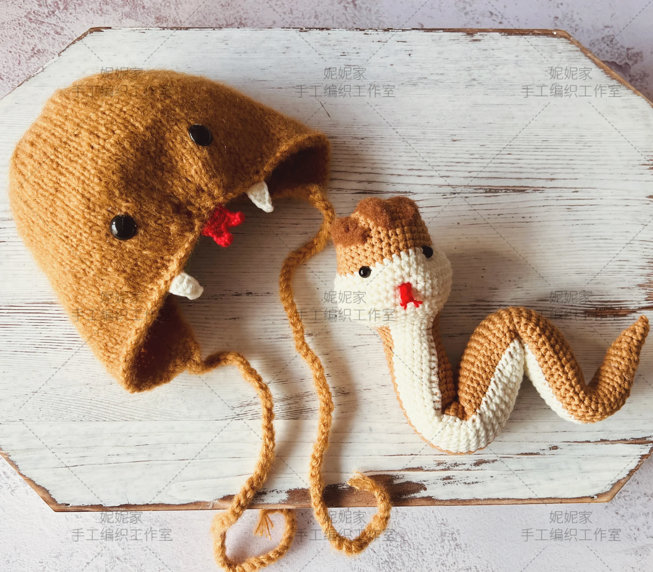 Newborn Picture Props Handmade Knit Khaki Snake Outfit with Hat Tail and Doll Set for Studio Photo Shoot Photography Accessories