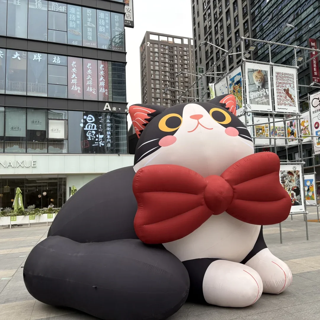 

Гигантский надувной кот в галстуке-бабочке, воздушный котенок/котенок с белым светодиодным светом, реквизит для украшения на открытом воздухе для рекламы