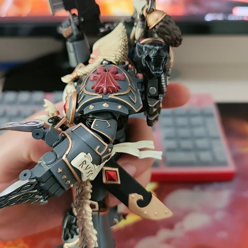 JOYTOY Warhammer 1/18 ทหารตัวเลขการกระทํา Horus Heresy Space Wolves Geigor Fell-มือ 13.5 ซม.สะสมอะนิเมะเกม