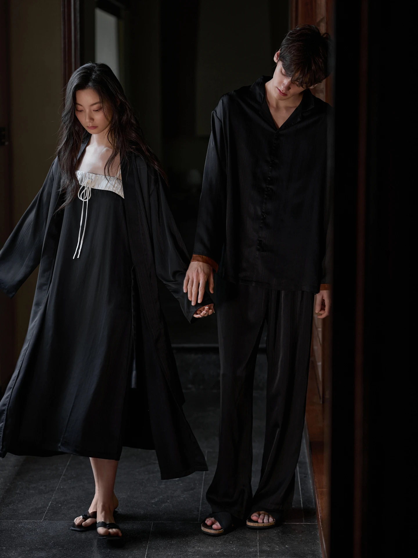 pigiama-in-seta-ghiaccio-per-coppie-vestaglia-sensuale-con-spalline-set-da-uomo-abbigliamento-per-la-casa-pantaloni-a-gamba-dritta-a-maniche-lunghe-di-media-lunghezza