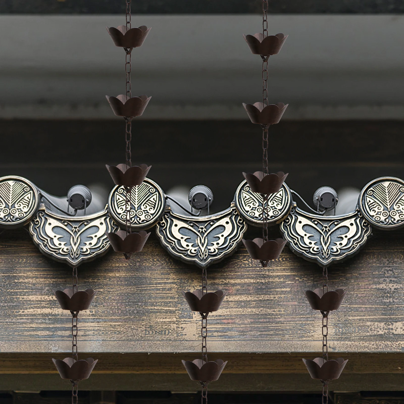 

Metal Rain Chain Decorative Petal Shape Elegant Patio Courtyard Villa Drainage Chains for Gutter Divert Downspout