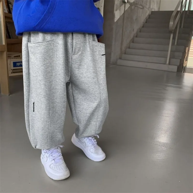 

Осень-зима 202, новые спортивные штаны на флисовой подкладке для мальчиков, свободные повседневные спортивные длинные штаны для маленьких мальчиков, больших детей