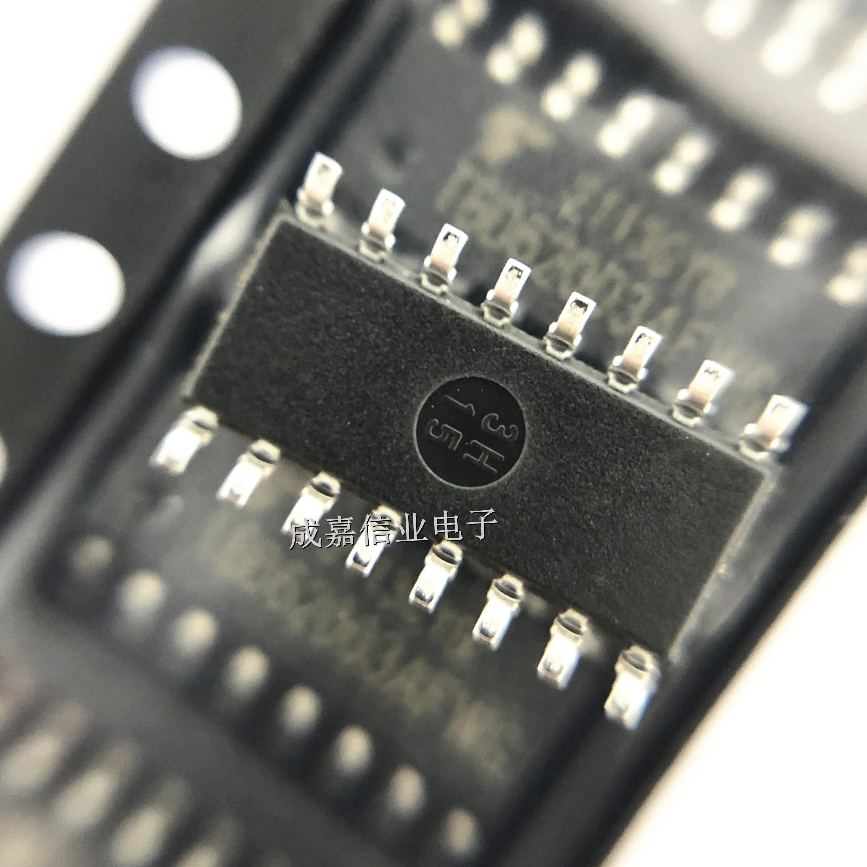 10 buah/lot SOP SOP-16 Gate Drivers DMOS Transistor Array 7-CH, 50V/0,5 A suhu operasi:- 40 C-+ 85 C