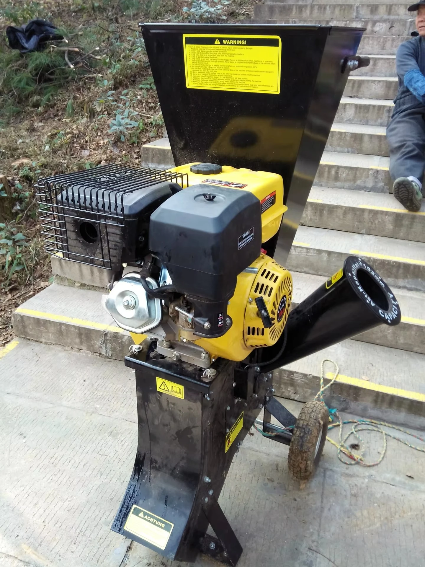 High Quality Commercial Multi-Purpose Fine Wood Shredding Equipment/13hp Tree Branch Chipper Shredder Crushing Machine