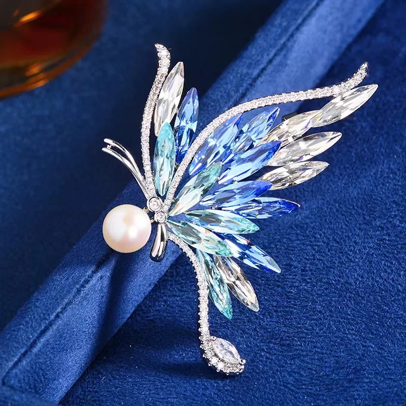 Luxury Freshwater Pearl Butterfly Brooch Elegant crystal animal corsage embellished with accessories for women's suit jackets