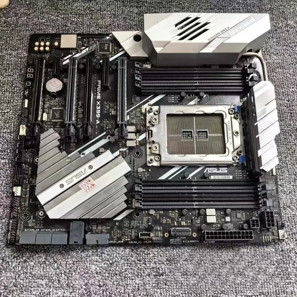 

Разобранная материнская плата Asus PRIME X399-A поддерживает память AMD 1920x DDR4, четыре канала, один интерфейс M. 2