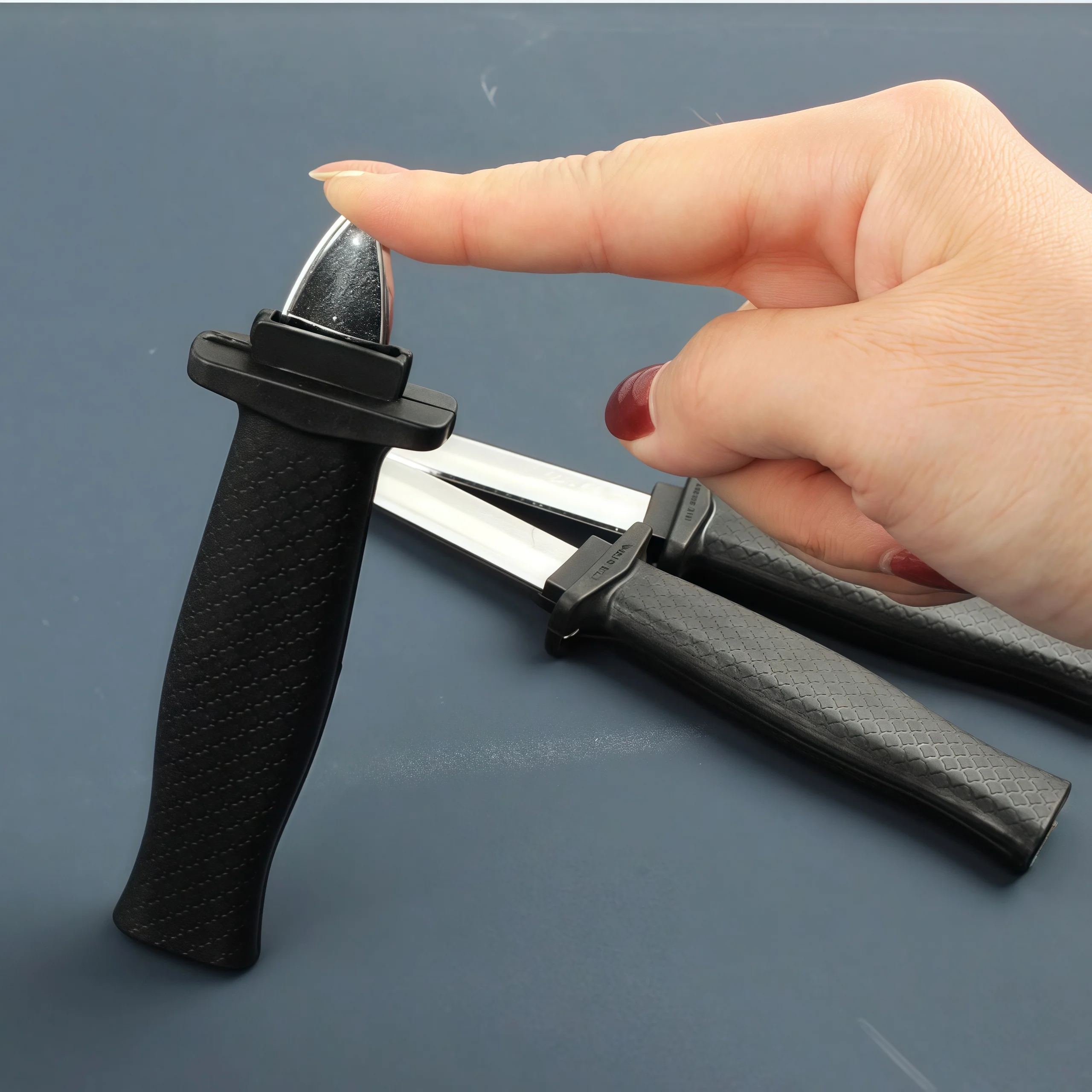 Trick Retractable Knife, Simulated Spring Retractable Fake Knife, Prank Magic Prop, Non-Harmful Performance Toy