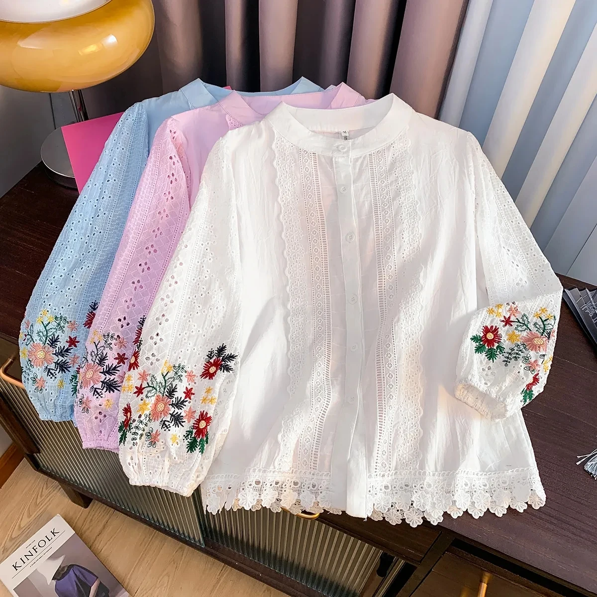 

Retro Chinese Style Embroidered Flower Women Shirt Top Lantern Sleeve Lace Patchwork Shirt Women 2025 Summer Loose T-Shirt Top