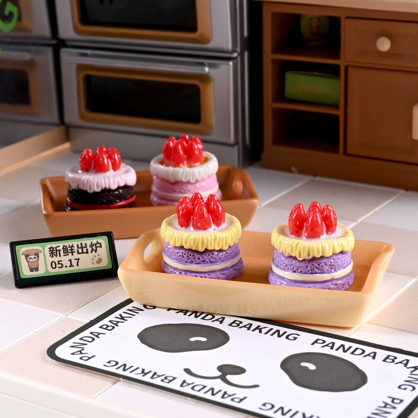 

Miniature Simulation Food Toy Model Strawberry Cream Cake Pretend Play House Decorations for Children's Doll House Gift.