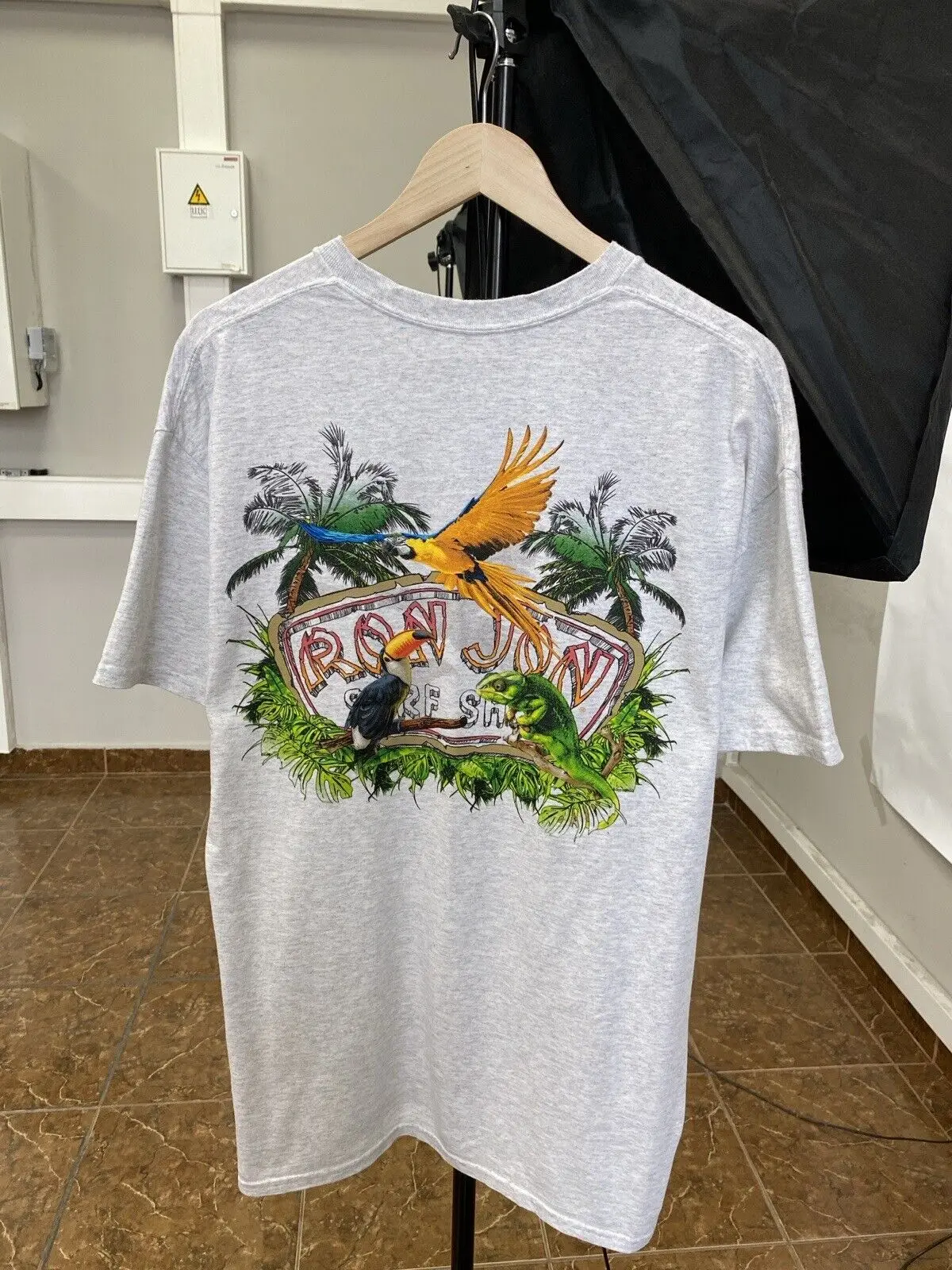 Camiseta Vintage 90s Y2K Ron John Surf Shop color vacaciones talla XL color gris