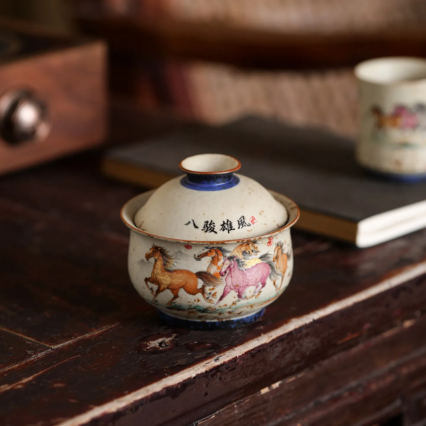 Flint Red Ingot Shaped Gaiwan in Blue and White Ceramic, Large Covered Tea Cup with Presentation Box with Classic Styling