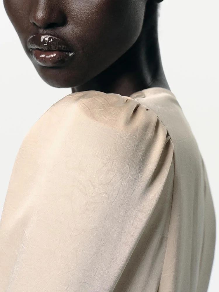 เสื้อผ้าแฟชั่นสไตล์หวานสบายๆ ทรงพลีทเข้ารูป รุ่นใหม่ล่าสุด ฤดูใบไม้ร่วง 2025 เสื้อผ้าผู้หญิง แขนพอง คอวี เสื้อผ้าเด็กผู้หญิง