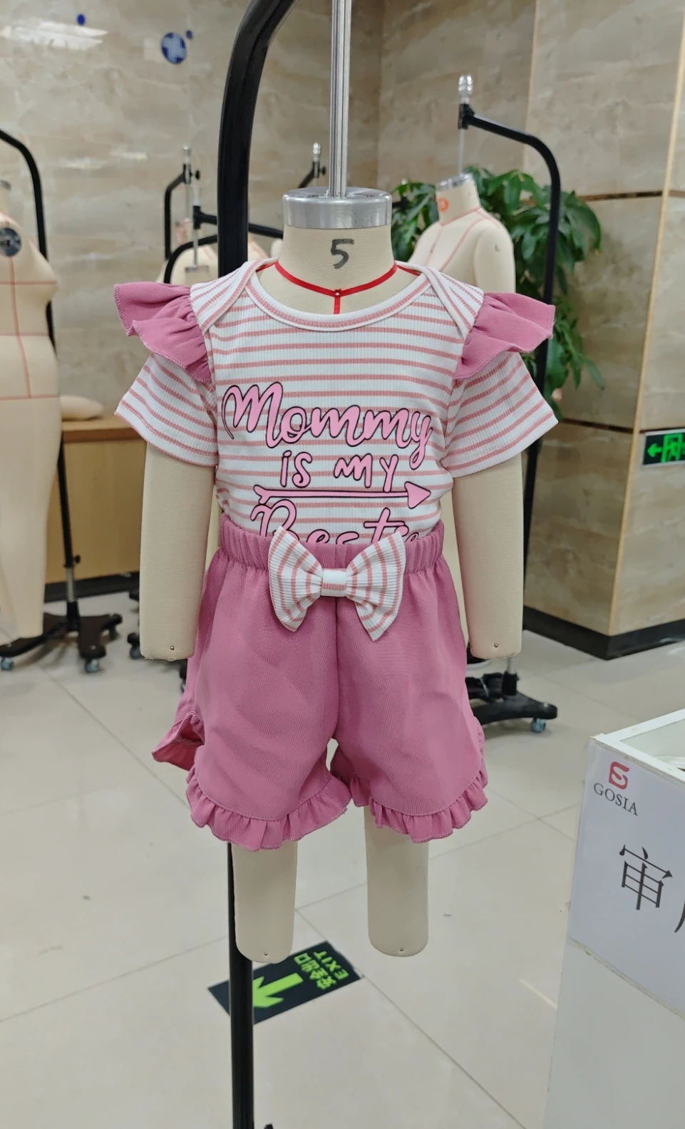 

Infant Baby Clothing Girls 3 pcs Outfits Letter Stripe Short Sleeve Romper Ruffled Shorts Headband Clothes Set
