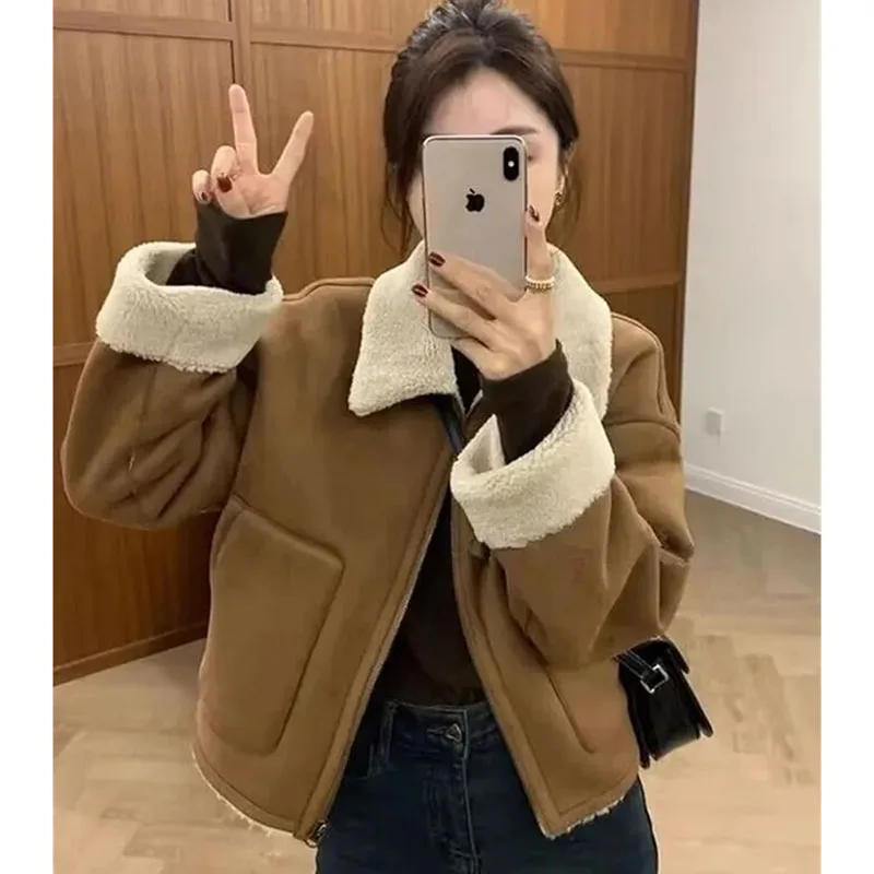 

Корейские женские топы с длинными рукавами, пальто, осень-зима, женственная свободная короткая верхняя одежда, 2025 г., женская модная лоскутная плюшевая куртка из ягненка