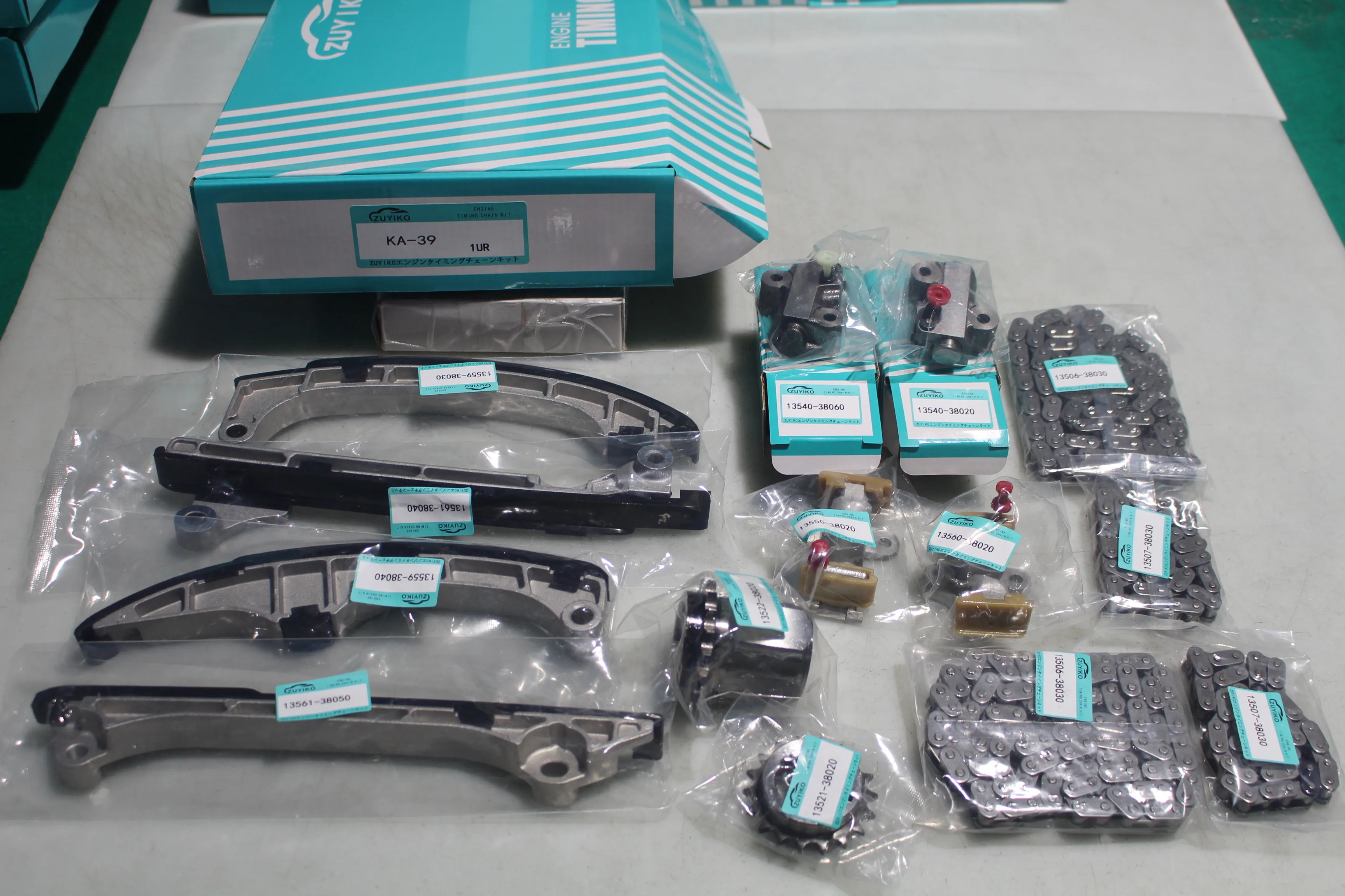 Hot Sale1ur Timing Chain Kit for  Land Cruiser lexus 1UR-FSE 1UR-FE Engine 13506-38030 13540-38020 13550-38020 KA-39