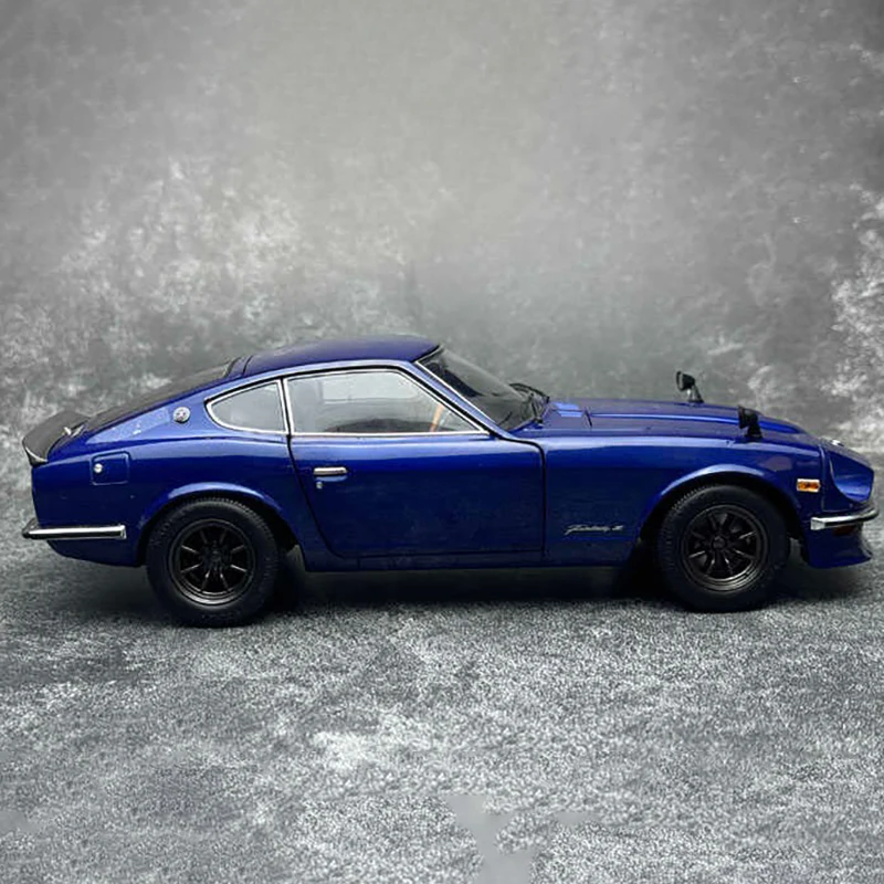 Diecast 1:18 Scale Nissan Fairlady Z 240Z Alloy Car Model Collection Souvenir Display Ornaments Vehicle Toy