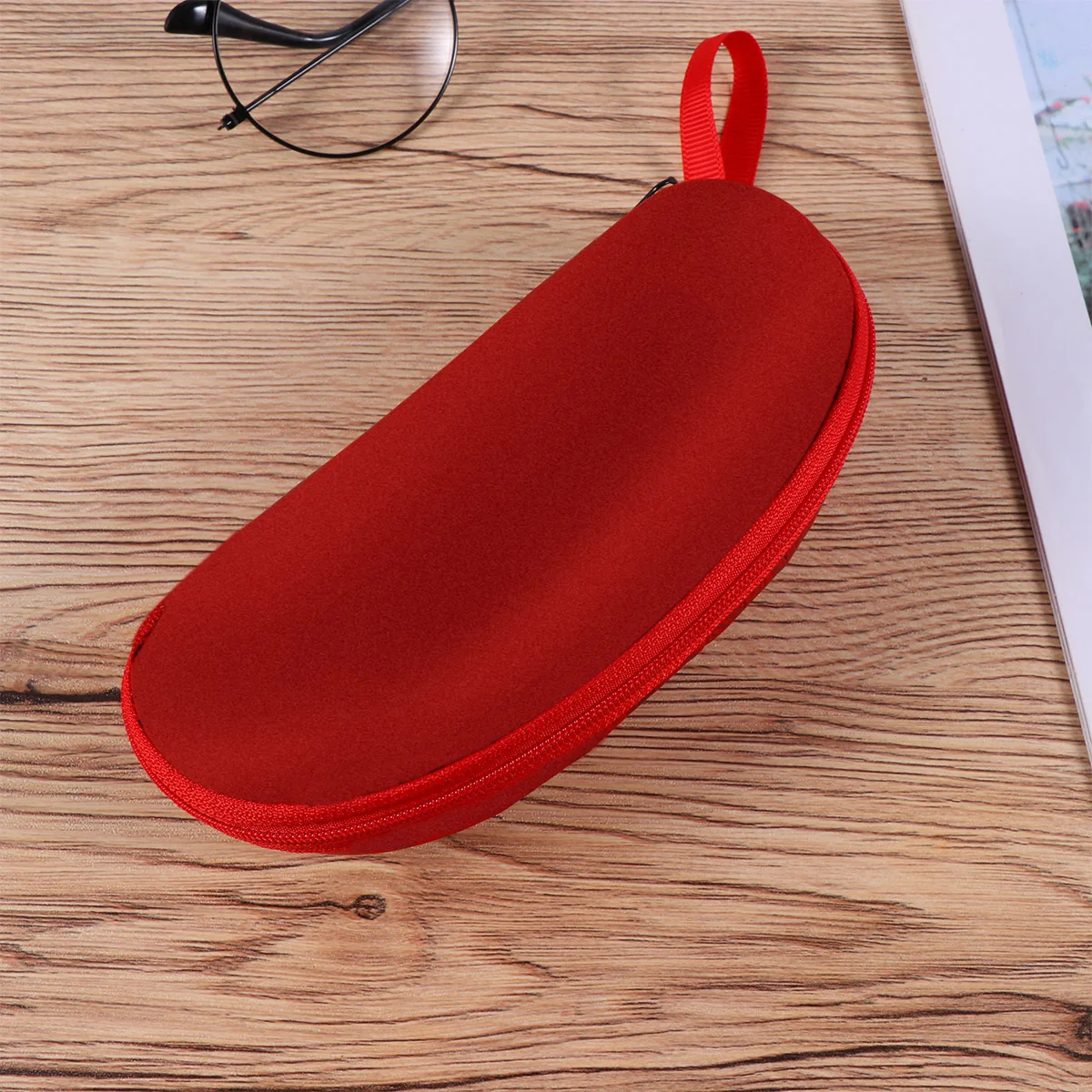 

Red Eva Sunglass Box Peanut Shaped Portable Universal Zipper Glasses Case Compact Sturdy Protective Case for Myopia and