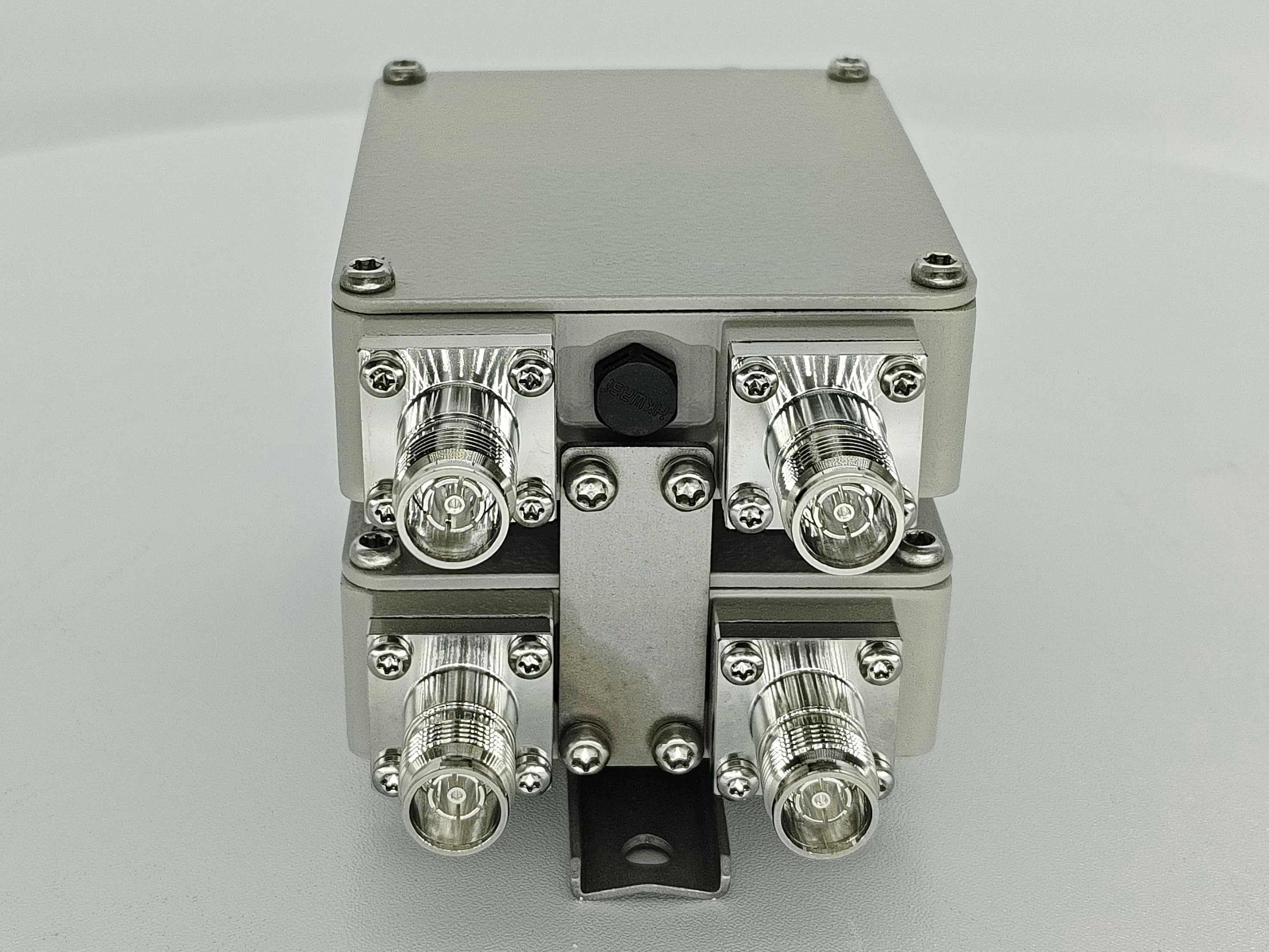 Lowband CBRS LAA Diplexer  250W Average power Diplexer with 43 10-Female Connector RF combiner filter Waterproof Grade IP67