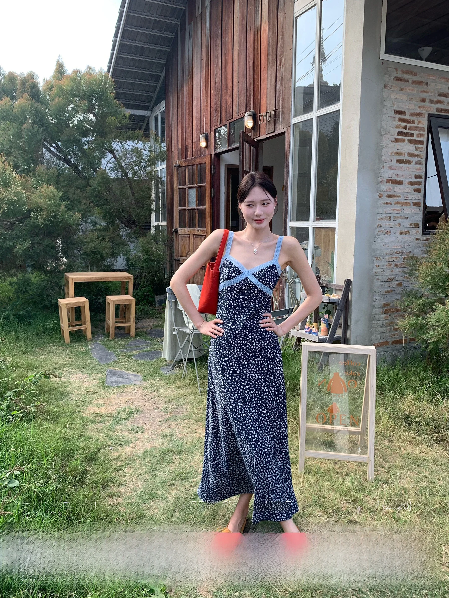 

Slimming V-Neck Sleeveless Floral Lace Trim Dress Commute Style Korean Version Polyester Fiber Waist-Cinching City Commute