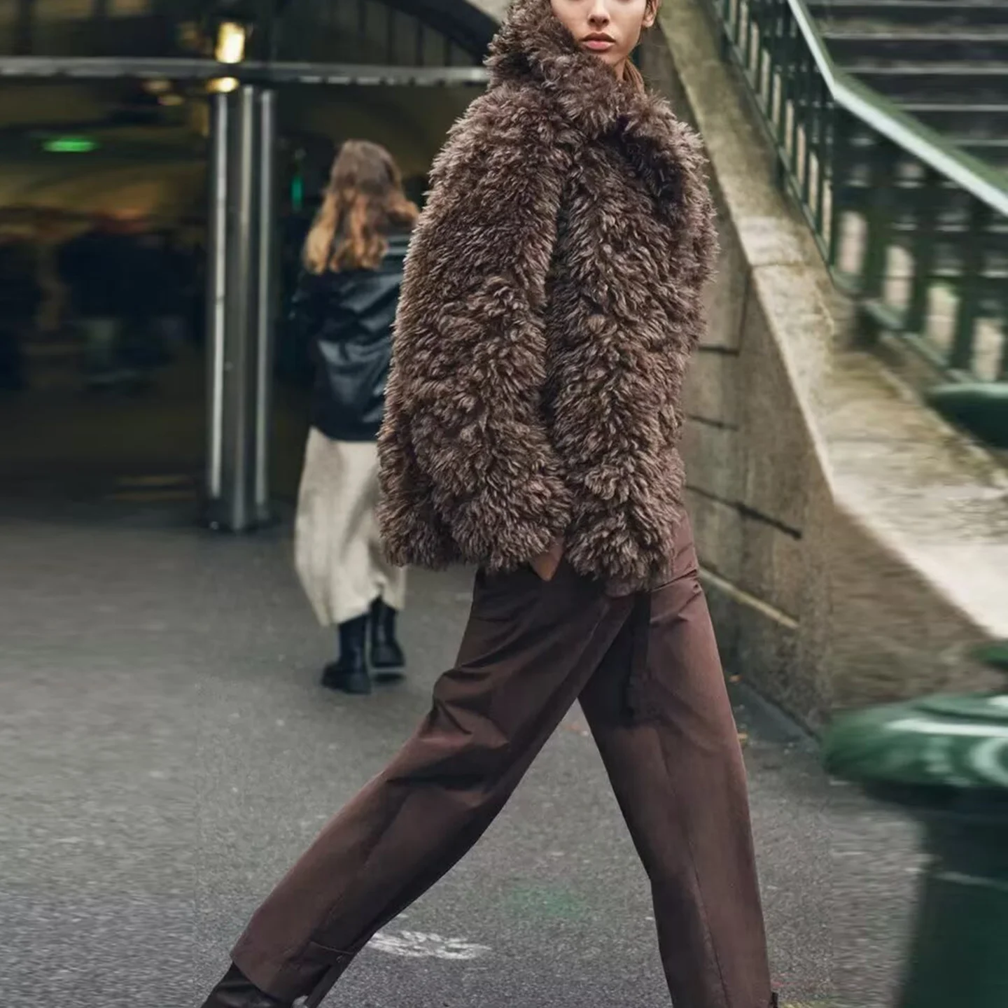 Faionable ort Artificial Fur Coat Women's Jaet Youth Sle Stand Fit Chinese Manufacturer Autumn 2025 Collection