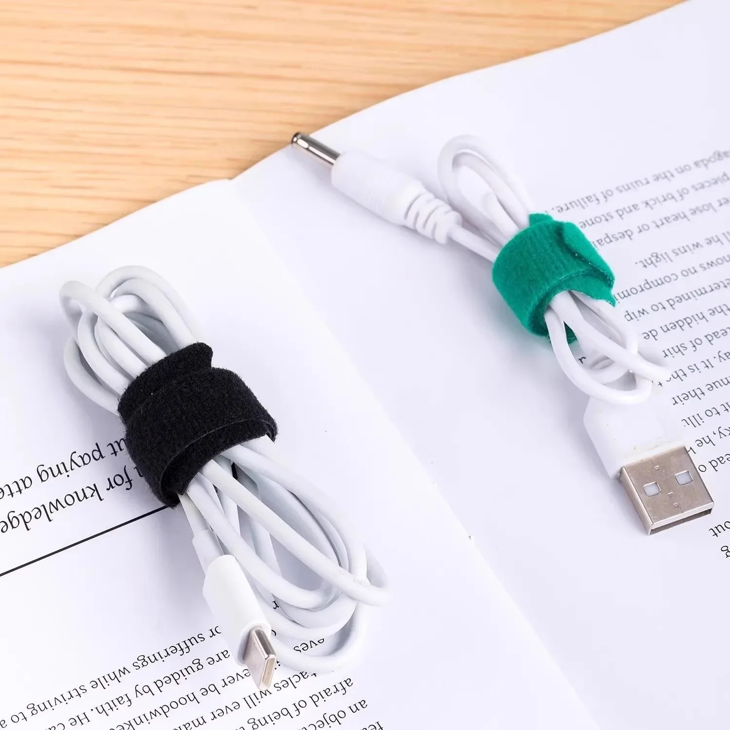 منظم كابلات قابل لإعادة الاستخدام بدون قطع وخطاف وحلقة ربط فيلكرو منظم سلك متعدد الأغراض لسطح الطاولة/السلك