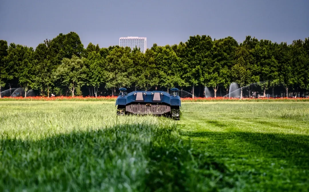 جزازة العشب الكهربائية الكاملة مع تطبيق الملاحة GPS وجهاز التحكم عن بعد وجرار جزازة العشب الأوتوماتيكية لملعب الجولف في بستان المزرعة #4