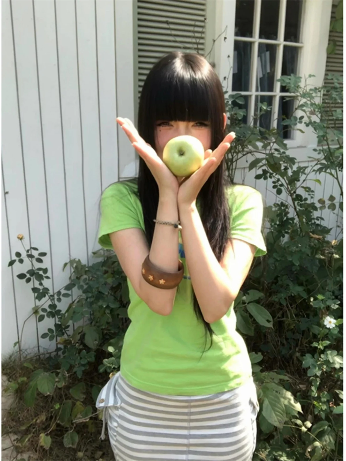 เสื้อยืดสไตล์อเมริกันย้อนยุค ลายพิมพ์ไหล่เฉียง แฟชั่นฤดูร้อนสำหรับผู้หญิง สไตล์เกาหลี ทรงตรง ผ้าถัก