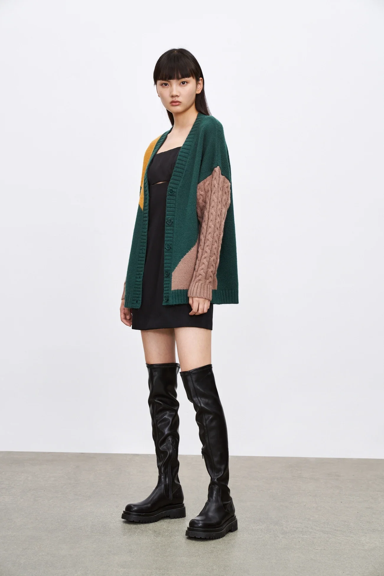 2025年春新作 レディース カジュアルでおしゃれなカラーブロックVネックセーター ニットコート