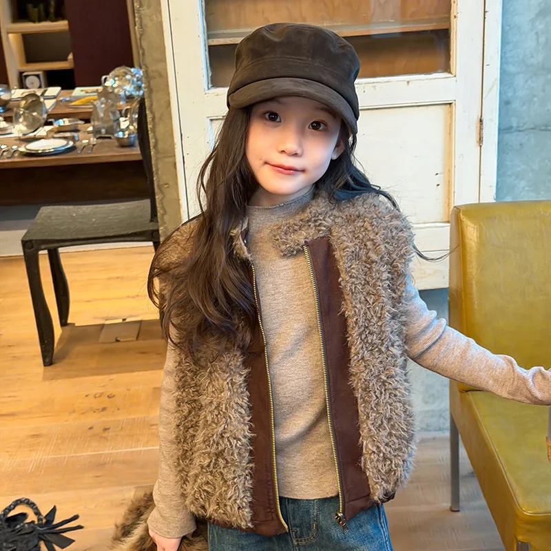 The Atmosphere of Children's Clothing Is Fashionable, with Suede Curly Fur on Both Sides and Warm Plush Vest