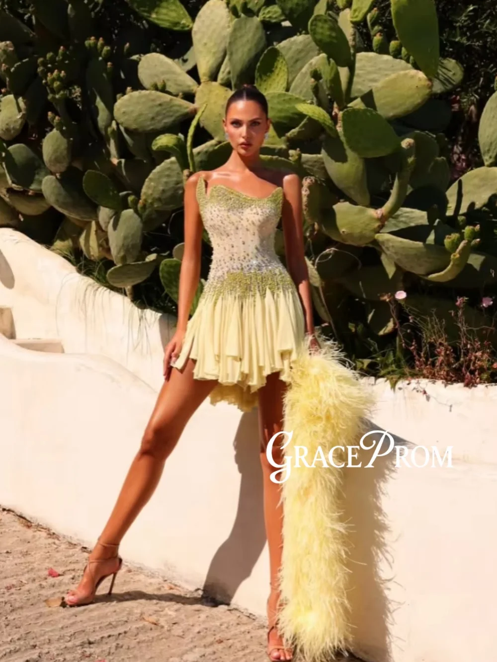 Mini Luxury Crystal Feathers Evening Dress With Shawl Stunning Strapless Red Carpet Gowns Customized Fashion Cocktail Gowns