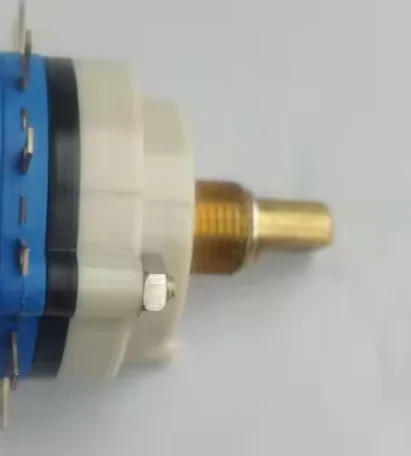 

Устройство молниезащиты и заземления для обслуживания высоковольтного оборудования