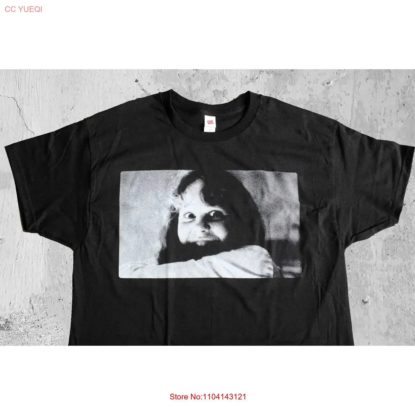 Camiseta Vintage THE EXORCIST Regan MacNeil Linda Blair - Filme de Terror Aterrorizante, Levemente Desgastada, Unissex, Macia e Estilosa