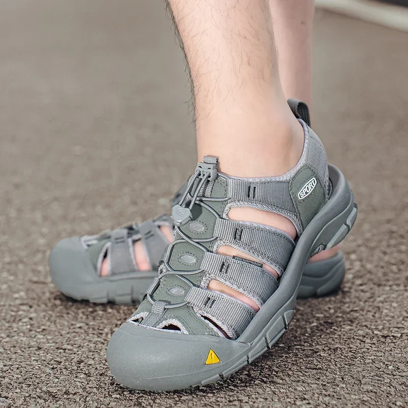 أزياء الرجال عارضة شبكة في الهواء الطلق صنادل شاطئ حذاء خفيف تنفس للرجال المضادة للانزلاق للماء صندل رجل أحذية مريحة