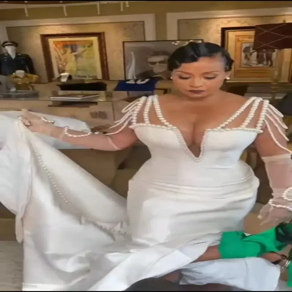 Vestidos De novia De sirena con perlas pesadas, cuello en V personalizado, Vestido De novia De manga larga De satén De talla grande, vestidos De alfombra roja