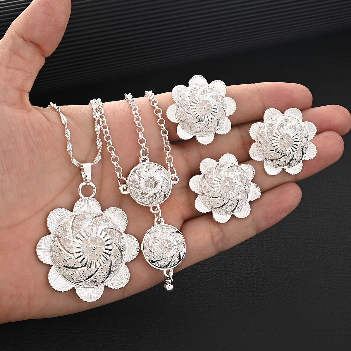 

Silver Plated Flower Sets Necklaces Earrings for Woman Girls Middle East Party Jewelry African Traditional Wedding Sets