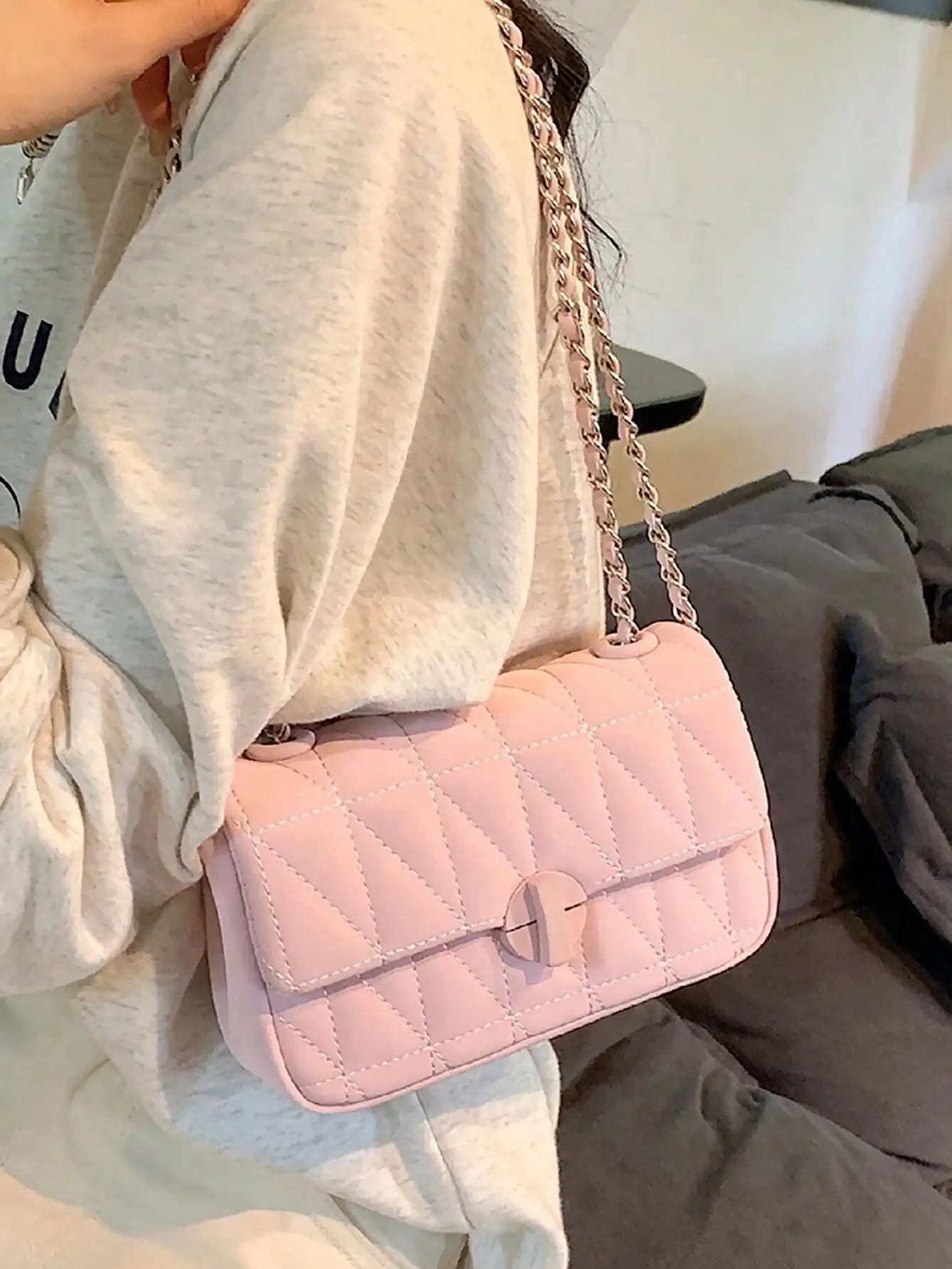 Lingge Chain Bag for Women 2024 New Cross Shoulder Small Square Bag, Single Shoulder Underarm, Commuting Luxury, Versatile Under