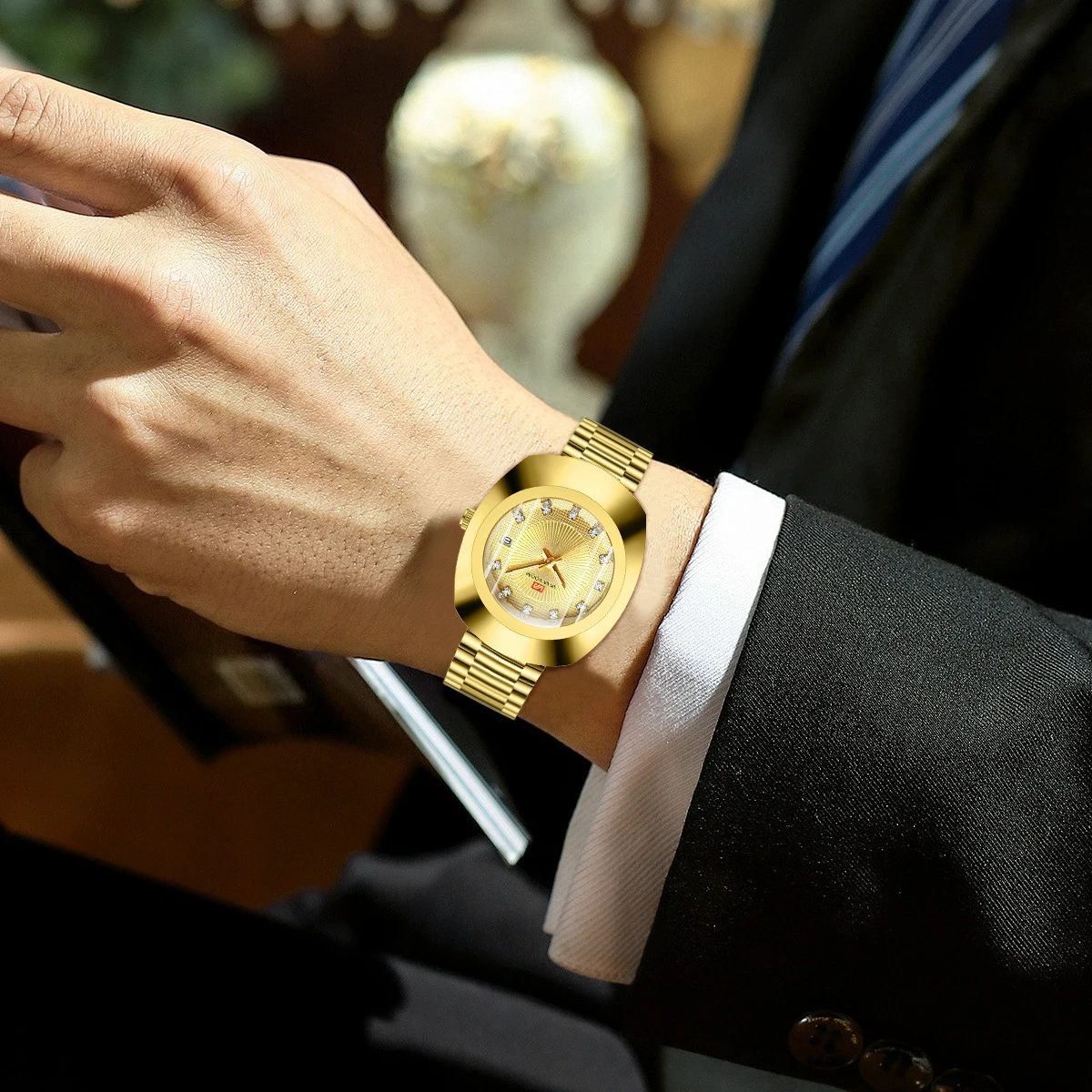 Reloj رجال الأعمال حجر الراين على مدار الساعة العلامة التجارية الأعلى الفولاذ المقاوم للصدأ البيضاوي الهاتفي الفاخرة الرياح الفضة الأسود التقويم ساعة المعصم للرجال