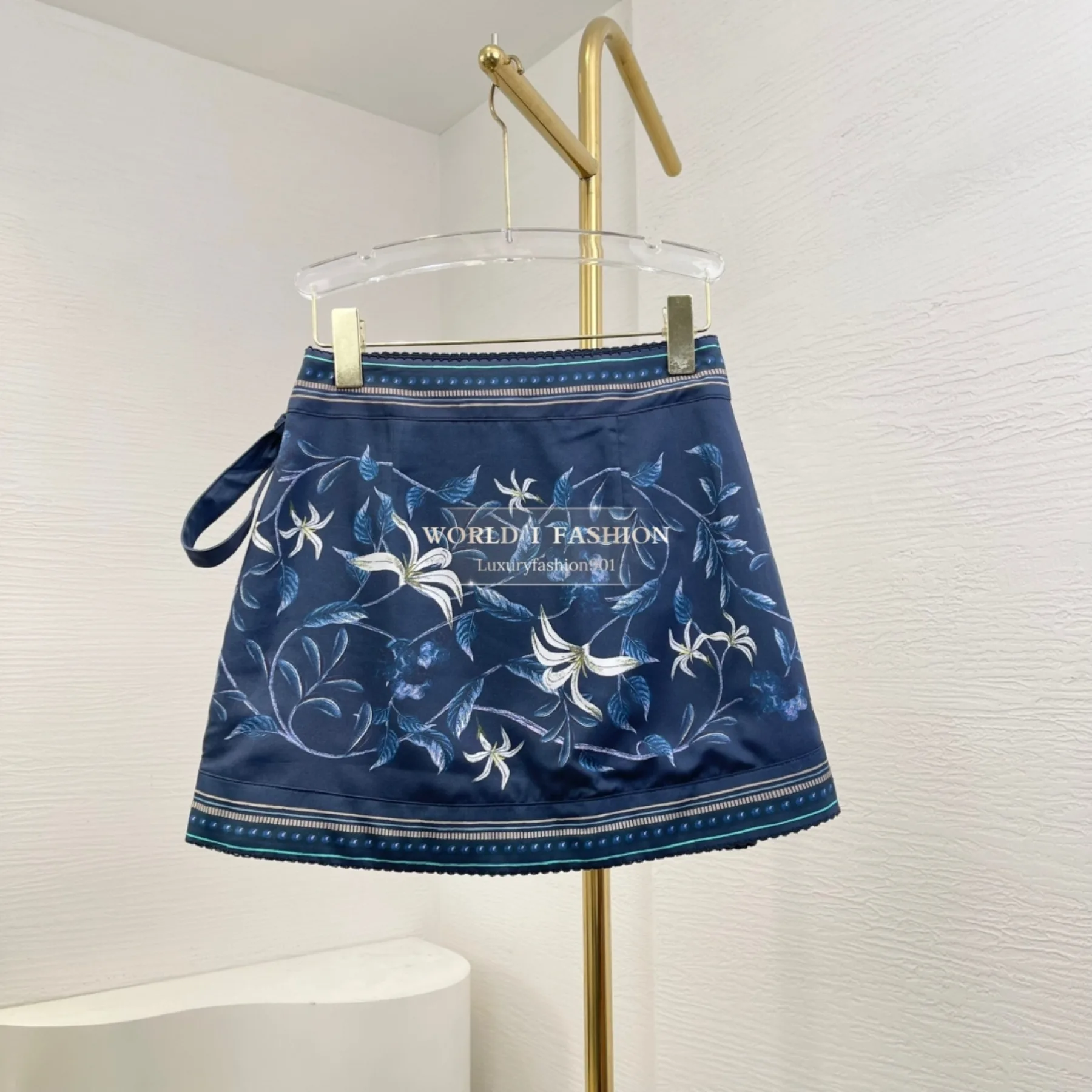 Pakaian Wanita Rok Mini Motif Bunga Biru Hitam