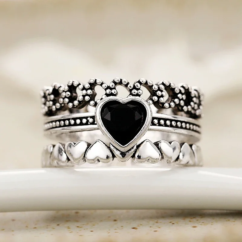 Huitan Black Heart Women Ring Elegant Special Party Daily Accessories Hollow Out Design Fashion Finger Graceful Jewelry Gift