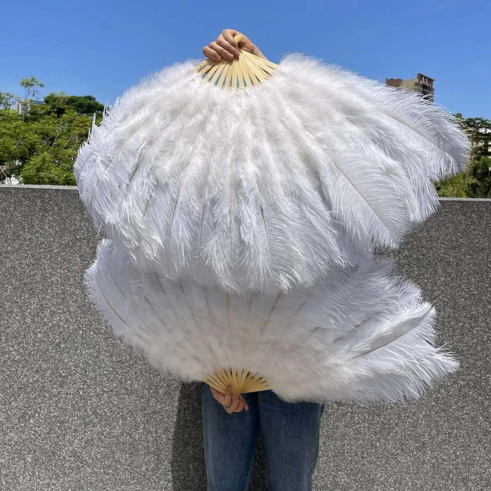 White Large Ostrich Feathers Fan Hand Held 100 130CM Plumes Fans Performance Party Props Dance Stage Show Accessory High Quality