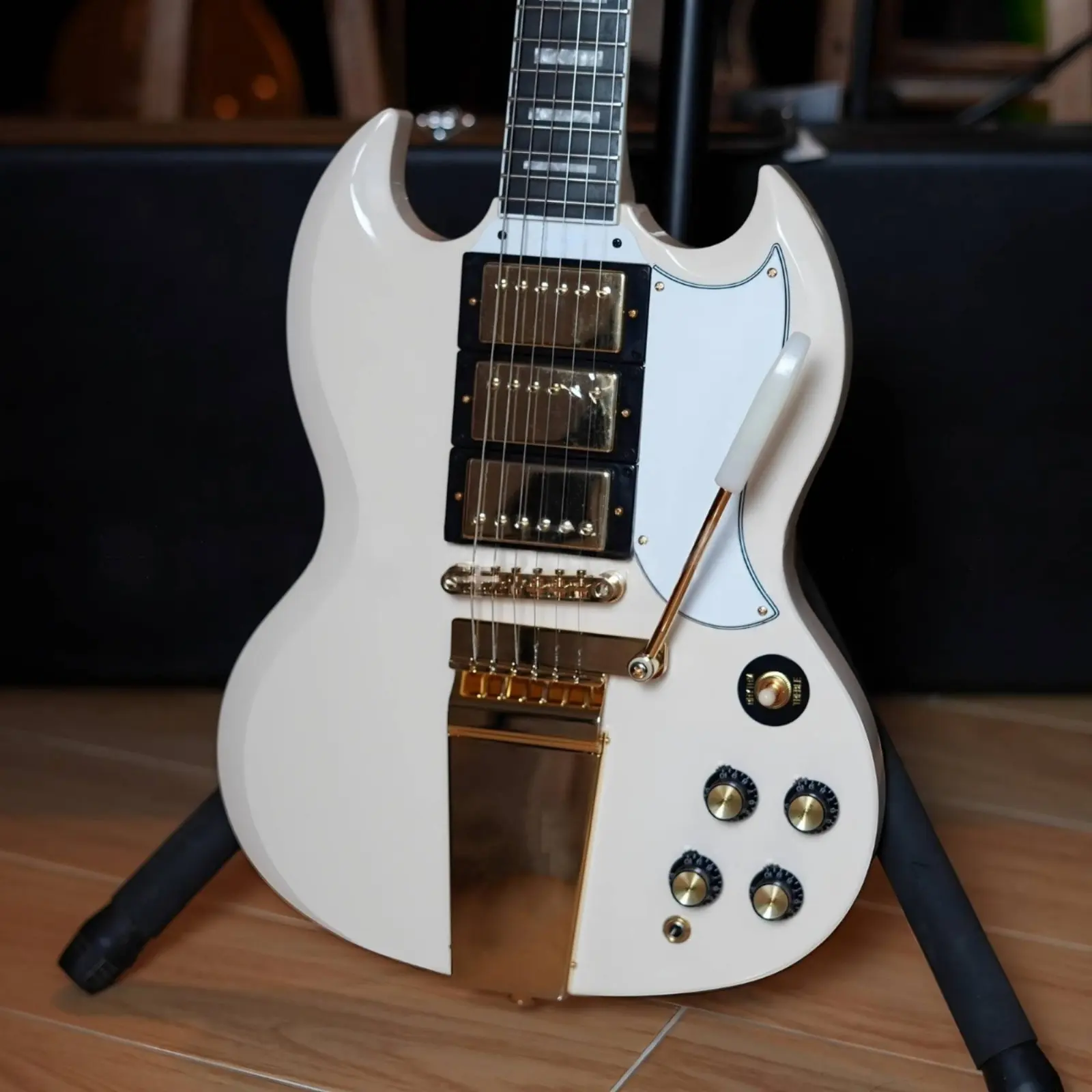 Vibrola Tailpiece Solid Brass Guitar Tone Modulation Bridge Tremolo Tailpiece Stays in Tone Instrument Part Flawless Finish