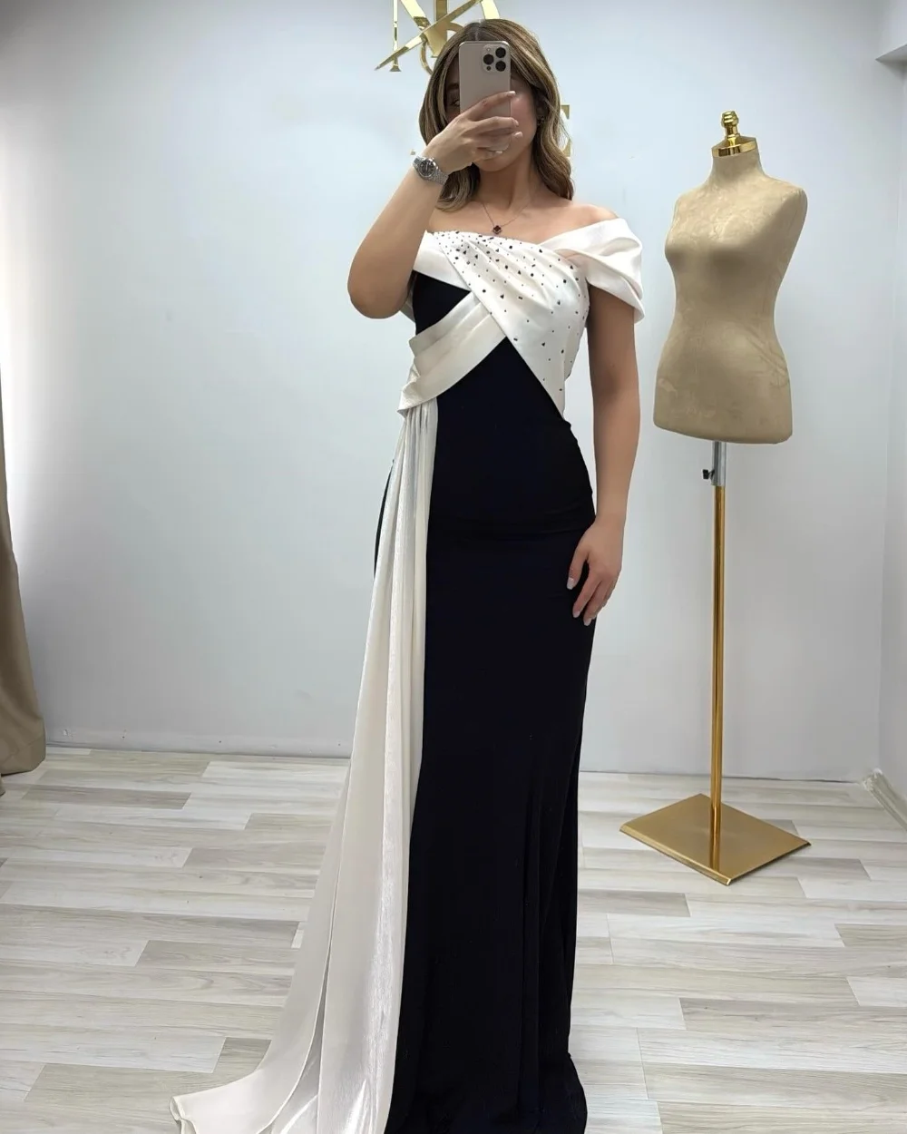 

Customized Modern Style Elegant Organza Rhinestone Ruched Draped Straight Off-the-shoulder Long Dresses Bespoke Occasion Dresses