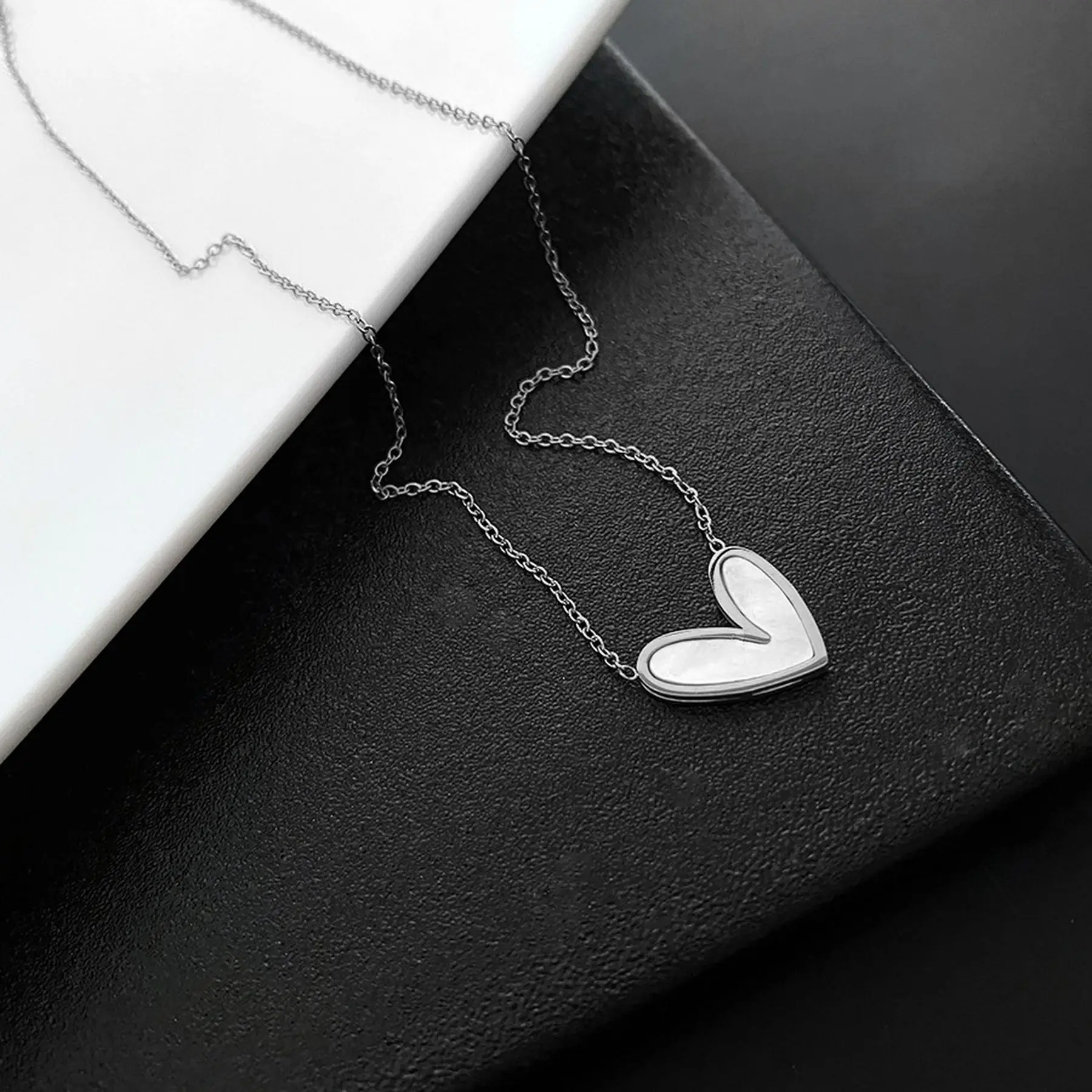 قلادة بدلاية على شكل خوخ للنساء ، مجوهرات من الفولاذ المقاوم للصدأ ، مثالية لفصل الصيف ، مظهر فاخر ، إكسسوارات ياقة عصرية ، أنيقة