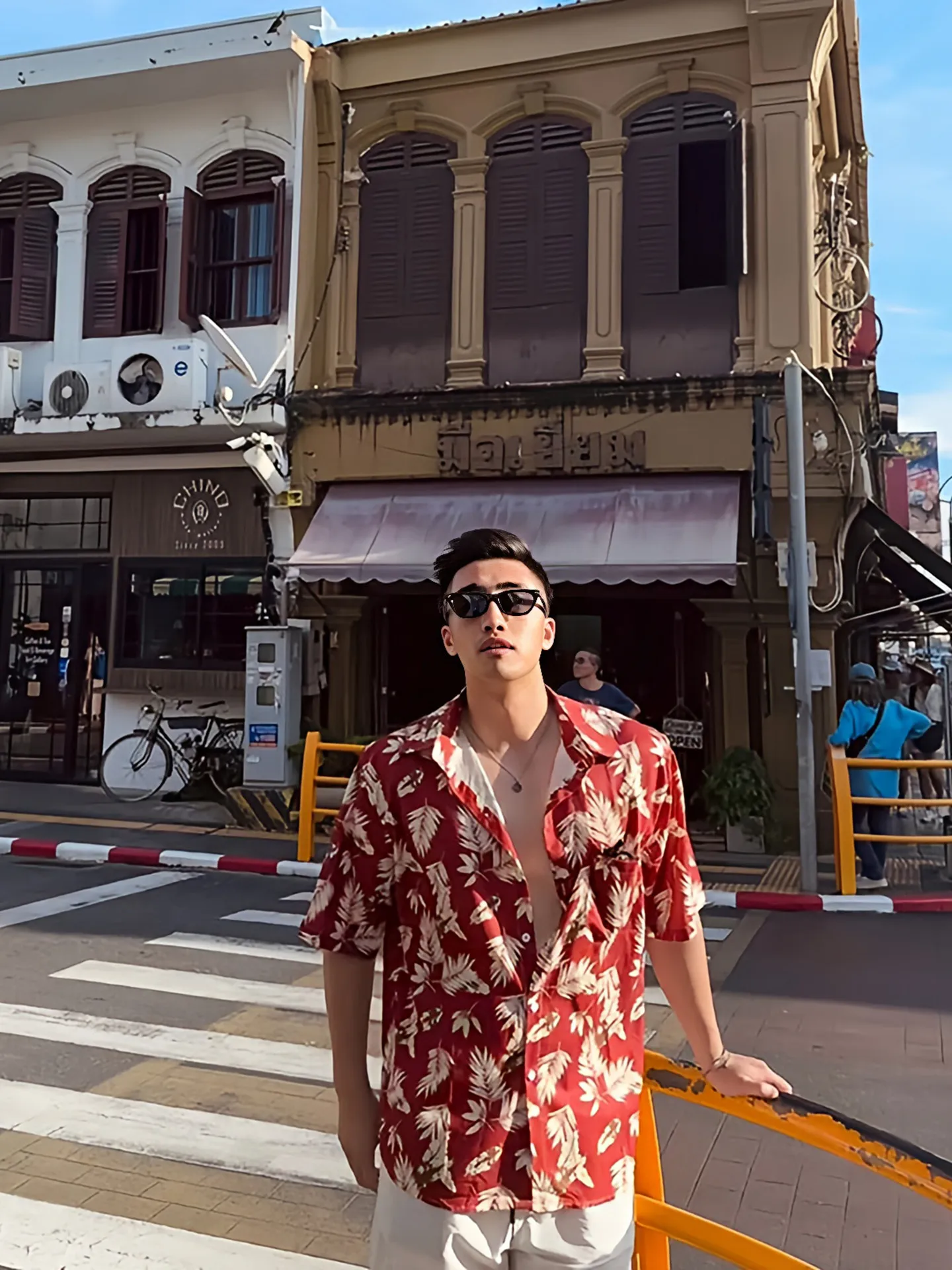 Hawaii Ice Silk Beach Floral Shirt Short Sleeve Men Summer Vacation Sea Side Casual Style Breathable Comfortable Loose Fit