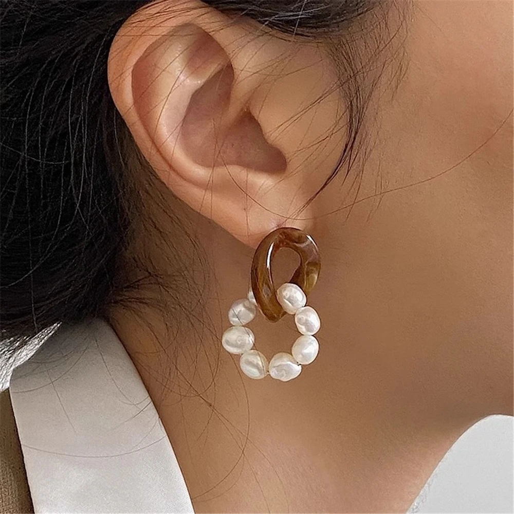 Fashion temperament Classic elegant unique design sense earrings, suitable for women to match