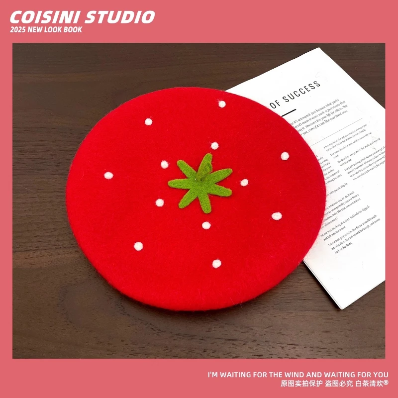 جديد لطيف الفراولة تصميم الصوف القبعات للنساء الخريف والشتاء السفر الدافئة تنوعا تظهر الوجه قبعة الرسام الأدبي الصغيرة