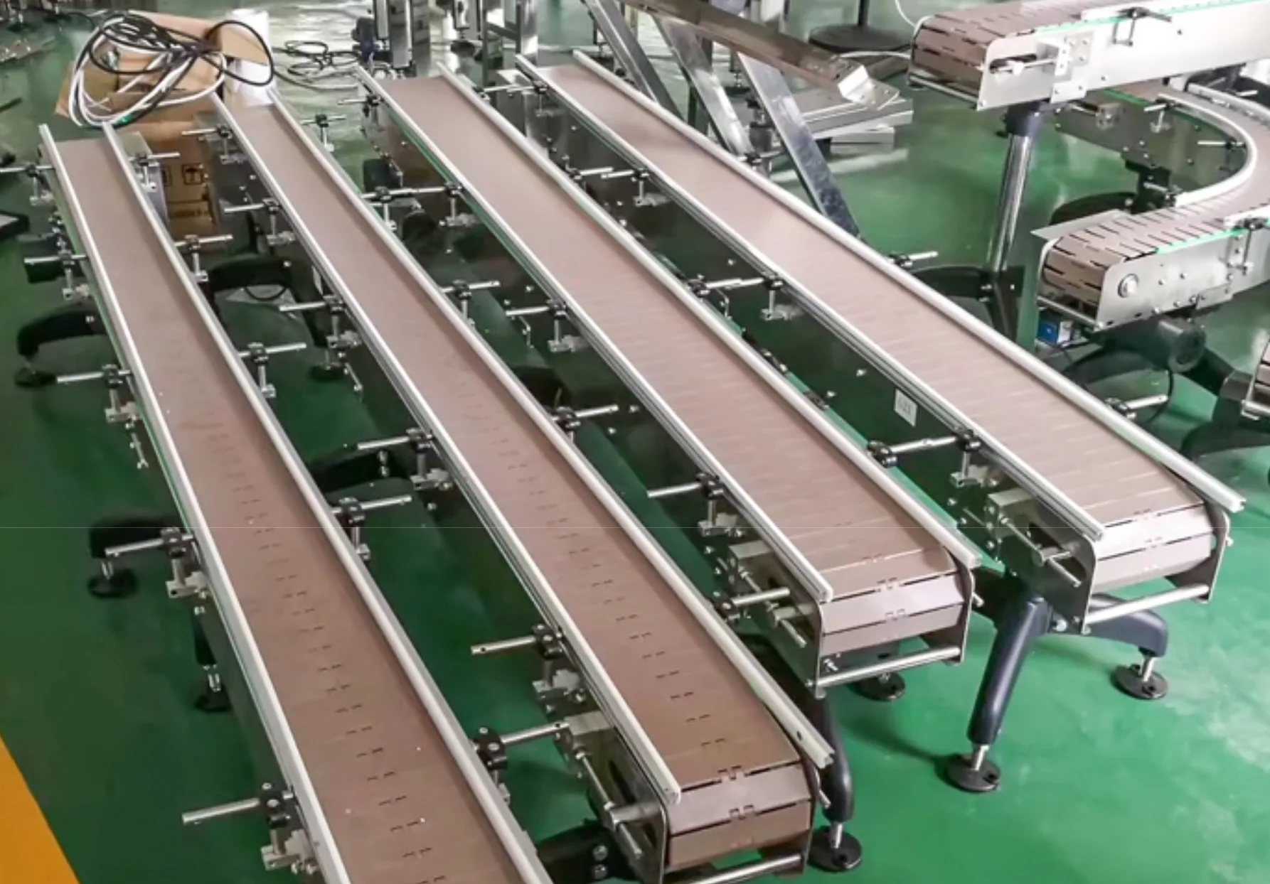 1Meters 820-k325 Width:82.6mm Plastic Chain Plate Flat Top Chain Conveyor Belt Single Hinge